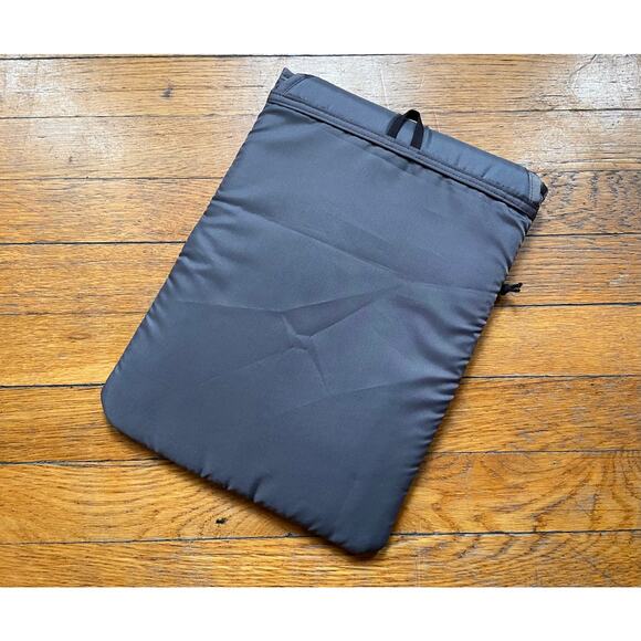 PATAGONIA Refugio Padded Laptop Sleeve for 14" Laptop - Picture 6 of 10